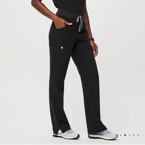 Figs women’s High Waisted Kade Cargo Scrub Pants black Sz small